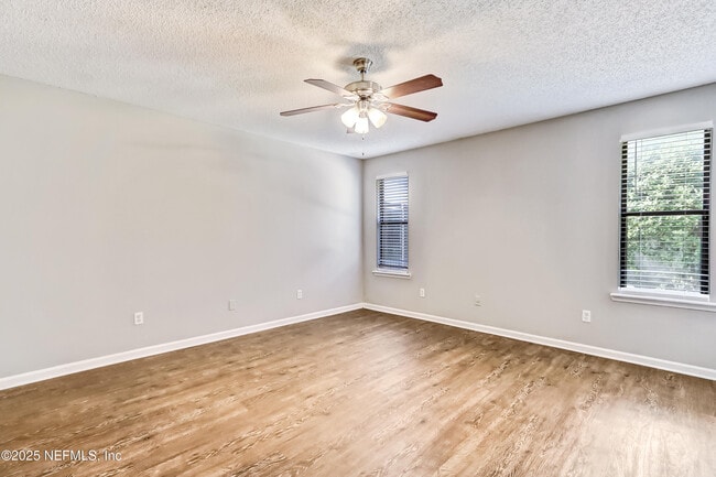 Building Photo - 10460 Roxbury Ln