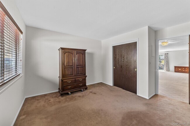 Building Photo - 164 Carriage Ct