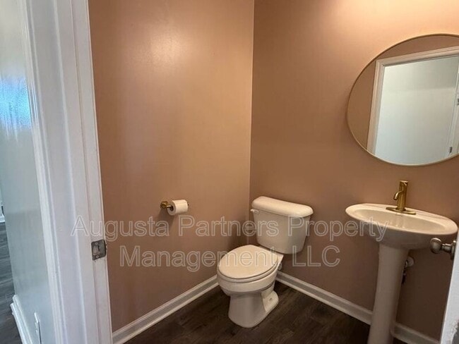 Building Photo - 1097 Sapphire Dr