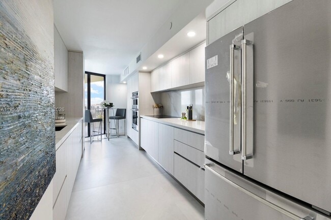 Building Photo - 1000 NE Quayside Terrace