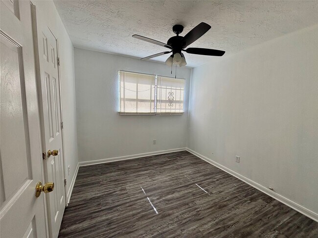 Building Photo - 7211 Orlando St