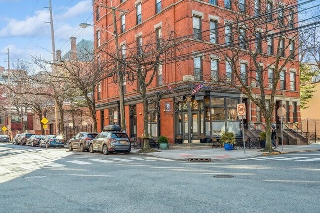 Building Photo - 263 10th St