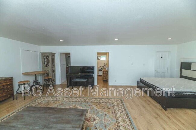 Building Photo - 981 Castle Rock Rd