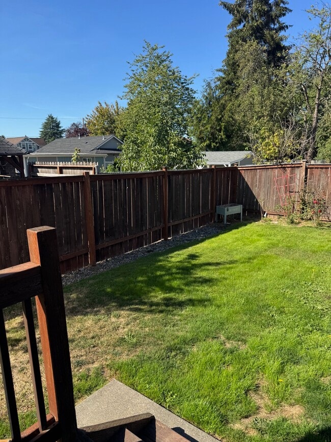 Building Photo - 207 Kansas St SW