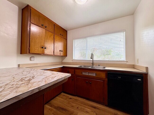 Building Photo - Beautiful 3 Bedroom For Rent in Sacramento!