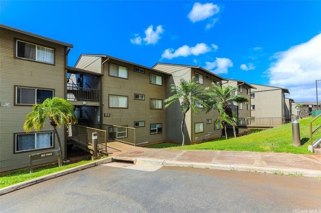 Building Photo - Lovely 2 bedroom 1 bath, with 1 open parking