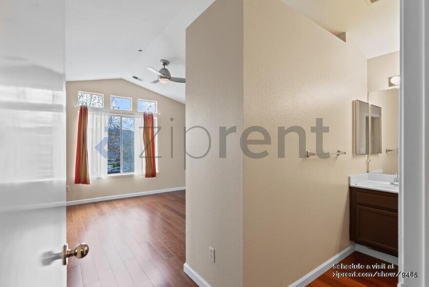 Building Photo - 155 Griglio Dr