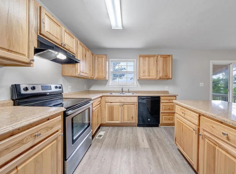 Building Photo - 1704 Elbert Dr