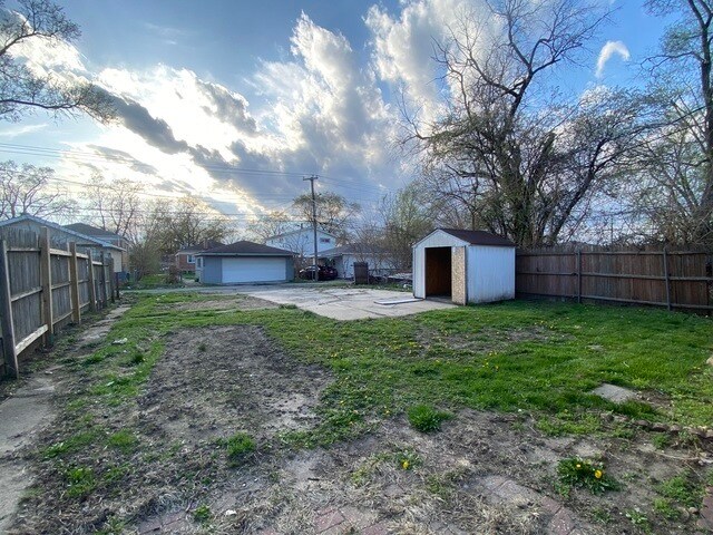 Building Photo - 14622 Kenwood Ave