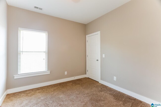 Building Photo - 140 GREENWOOD Cir
