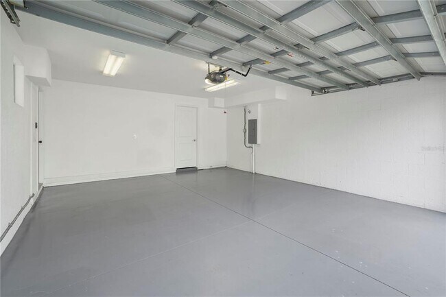 Building Photo - 3405 W Swann Ave