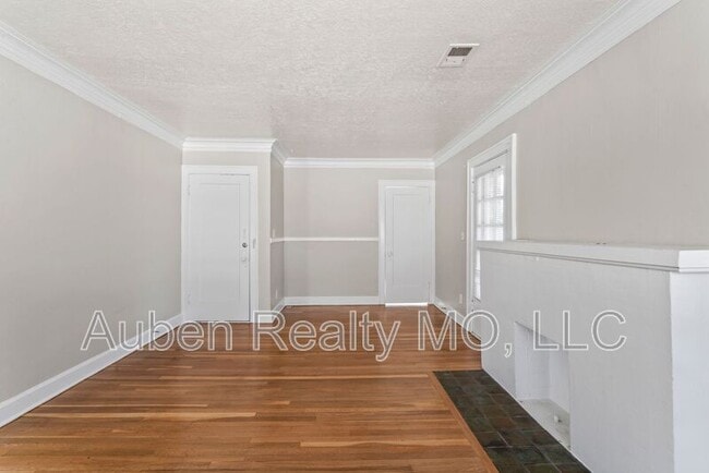 Building Photo - 5305 Charlotte St