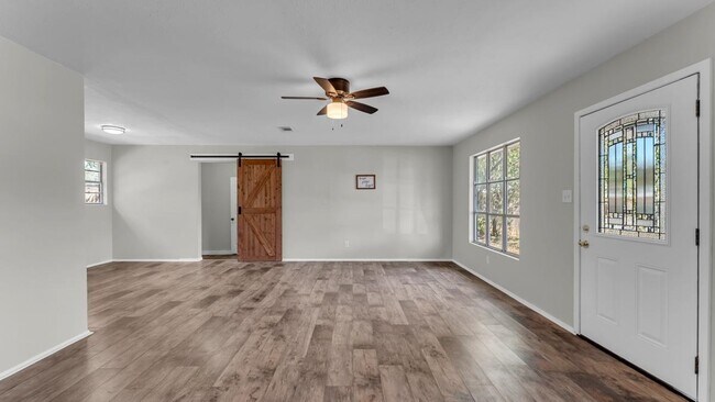 Building Photo - 206 5th St