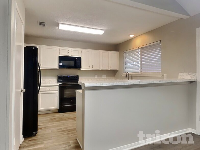 Building Photo - 7102 Tara Blue Ridge Dr