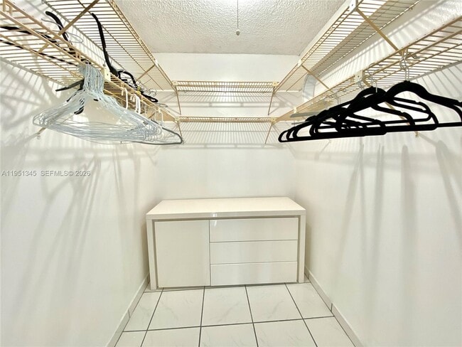 Building Photo - 16950 Dixie Hwy