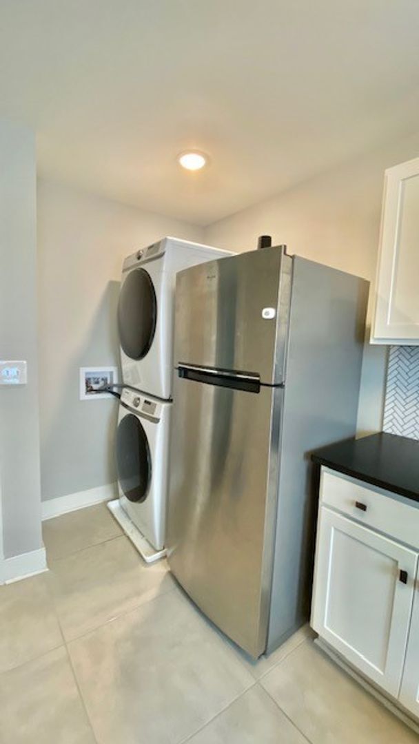 Building Photo - Super Clean 2 Bedrooms, 1 Bathroom Single ...