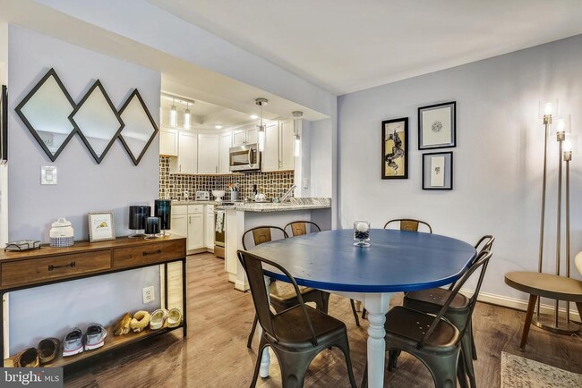 Building Photo - 7621 Provincial Dr