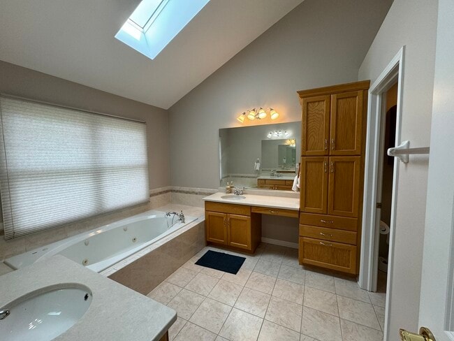 Building Photo - 1N061 Mission Ct