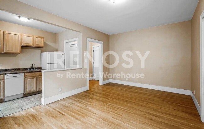 Building Photo - Available now!  1 bed, 1 bath condo