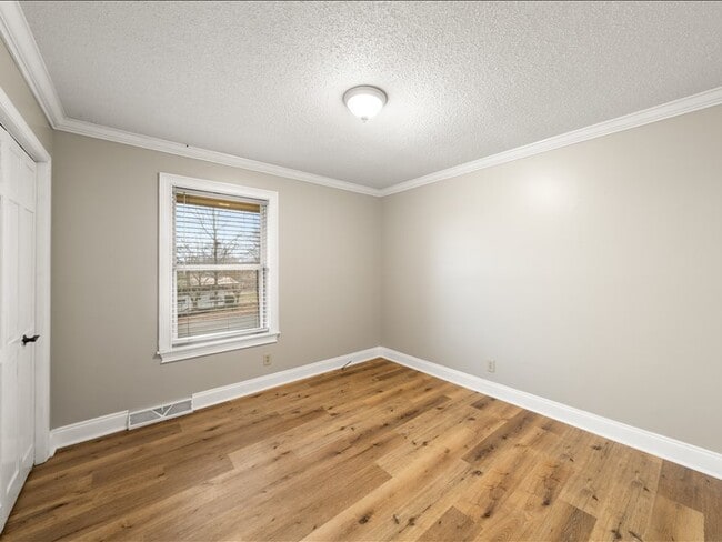 Building Photo - 650 Mize Cir