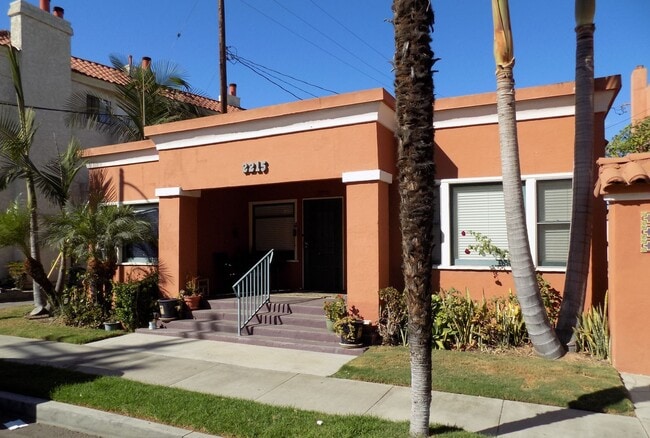 Building Photo - SPACIOUS 1 BEDROOM 1 BATH UPSTAIRS JUST BLOCKS FROM ALAMITOS AND JUNIPERO BEACH