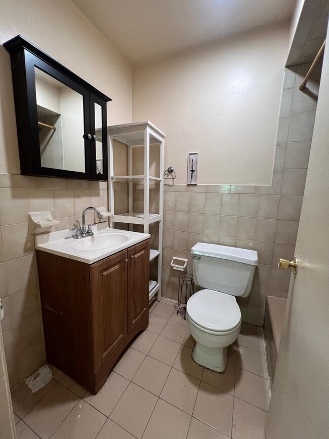 Building Photo - 52 Yale Ave