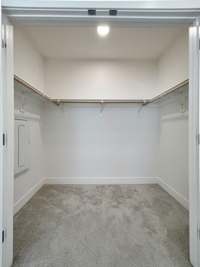 Building Photo - Modern 2BD Fremont Condo – EV Charger, Bal...