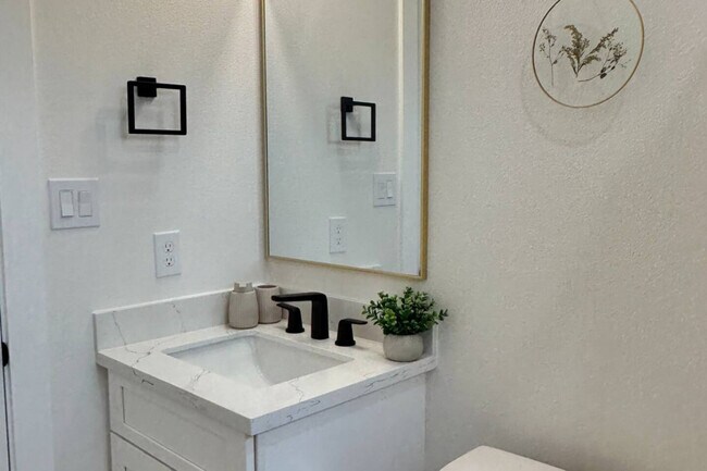 Building Photo - 929 Marjorie St