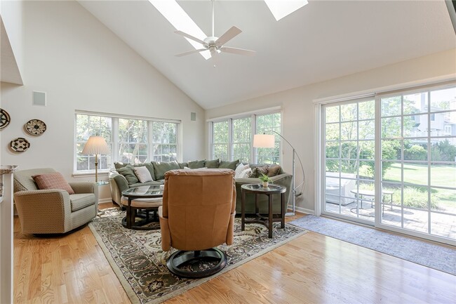 Building Photo - 72 Windward Way