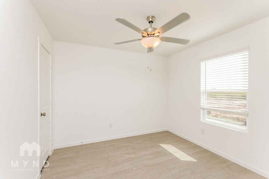 Building Photo - 2704 Mistwood Dr