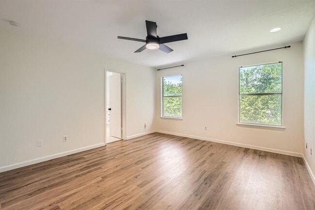Building Photo - 8801 Piney Creek Bend