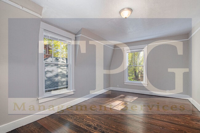 Building Photo - Renovated Home Nearby to KCMO Plaza