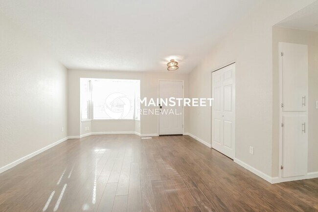 Building Photo - 4 Bedroom Pet-Friendly Home in PUYALLUP, WA with Main Street Renewal