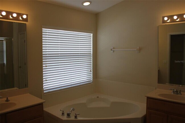 Building Photo - 3222 Hopewell Dr