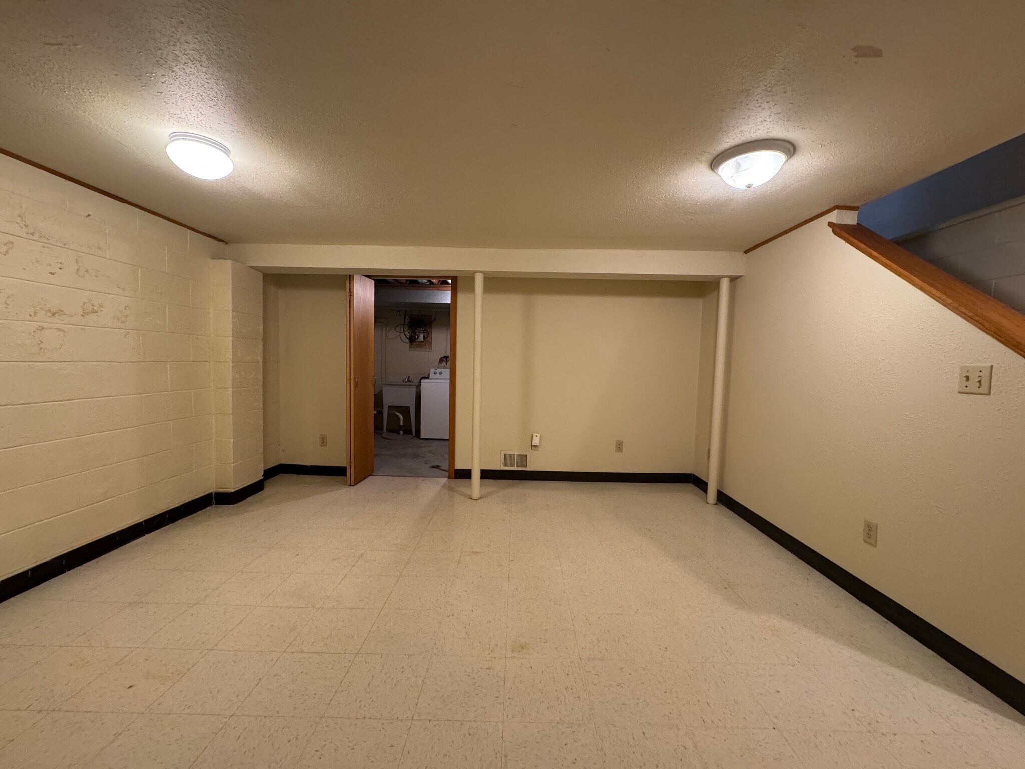 Building Photo - 2155 S Fountain Ave