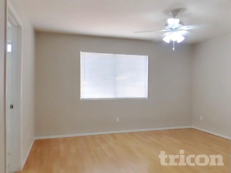 Building Photo - 4127 W Solar Dr