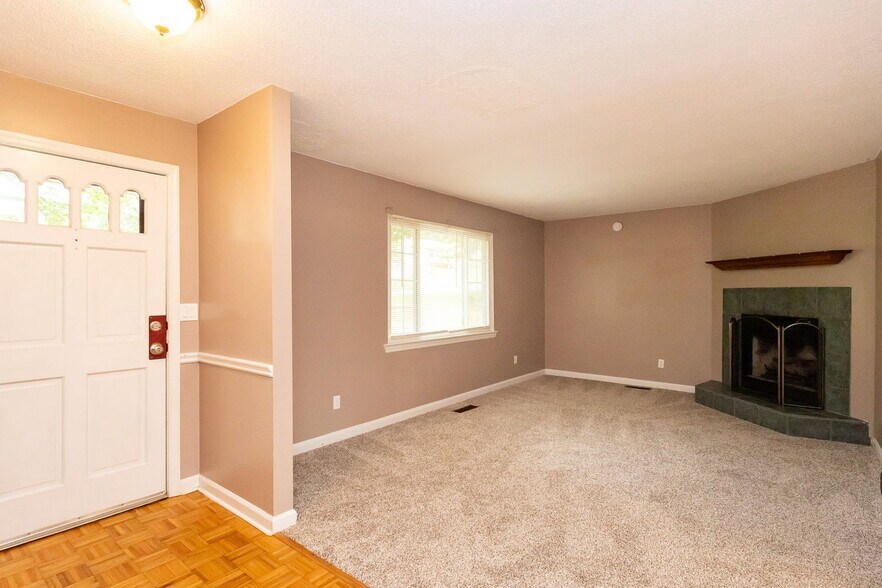 Building Photo - 5428 Country Village Dr