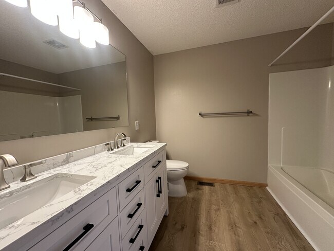 Building Photo - 405 Village Pkwy