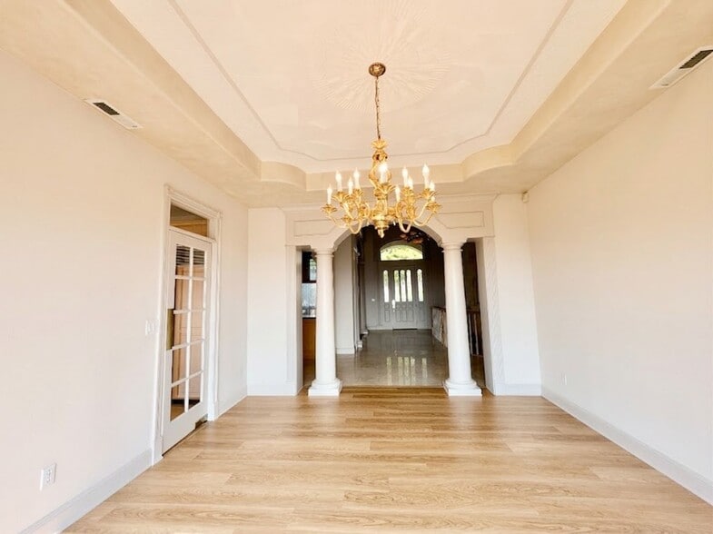 Building Photo - 3014 NW Chapin Dr