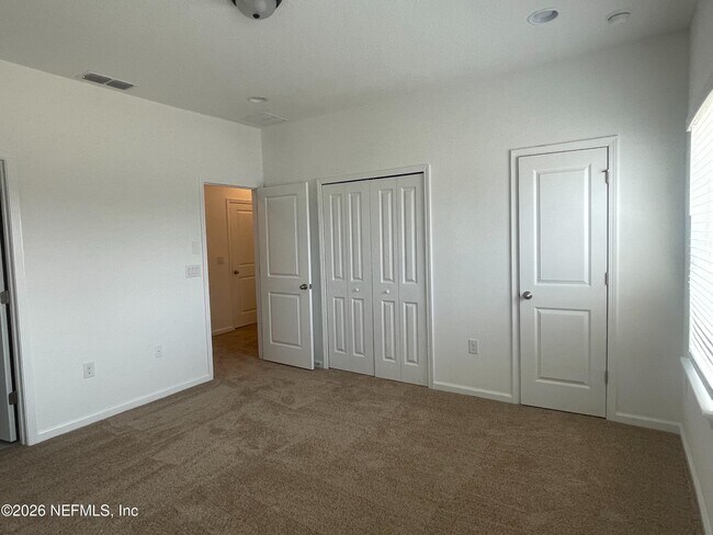Building Photo - 40 Pinebury Ln