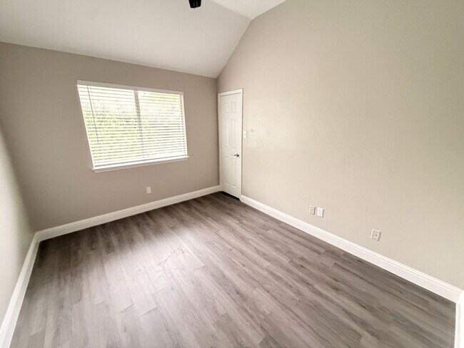 Building Photo - 6945 Hickory Creek