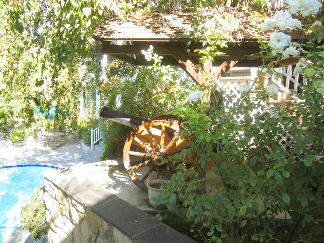 Building Photo - 4024-4028 Los Feliz Blvd