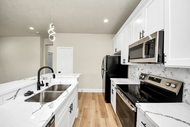 Building Photo - 5211 Amy St