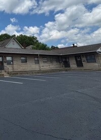 Building Photo - 575 N Walnut St