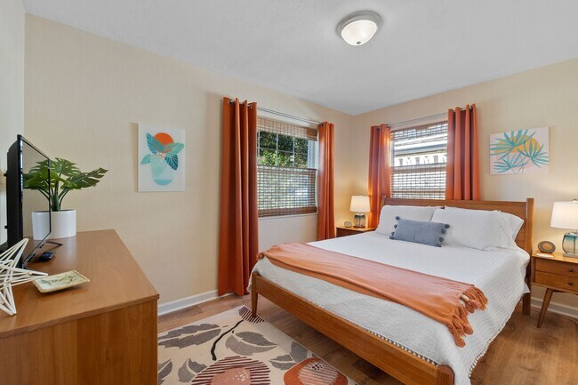 Building Photo - Charming 3Bed 2bath Nestled in the heart o...