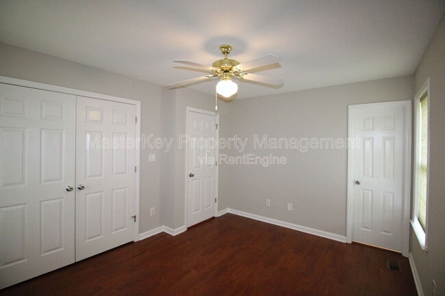 Building Photo - 305 Noonday Ct