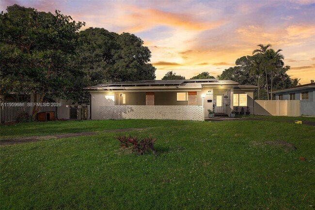 Building Photo - 14530 Garden Dr