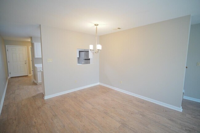 Building Photo - 2414 Manzanita Ct
