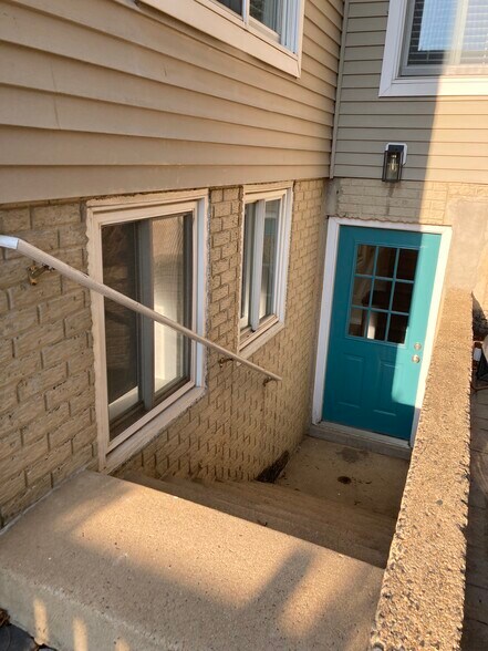 Private entrance - 3516 7th St N