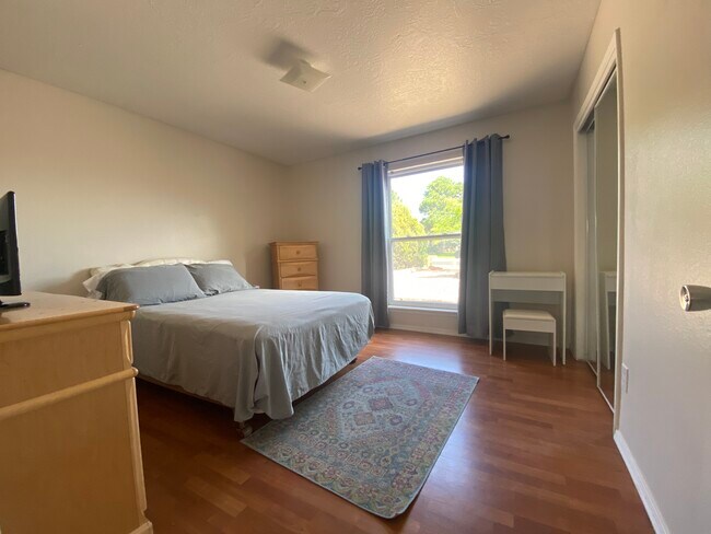 Building Photo - 6411 Harper Dr NE